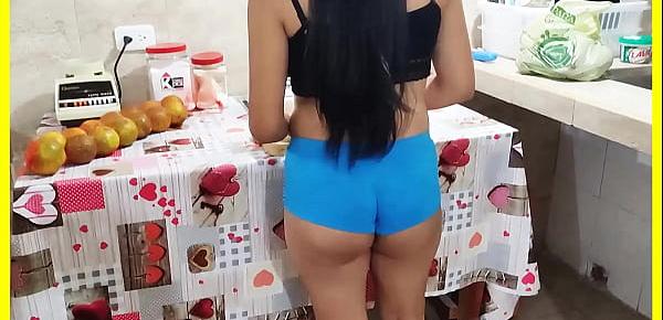 trendsMi Hermosa Hermanastra esta Cocinando en Licras muy Sexi Mini Short Cacheteros - Mi Hermano Tonto no Puede Resistirme a la Tentacion de mi Cuerpo